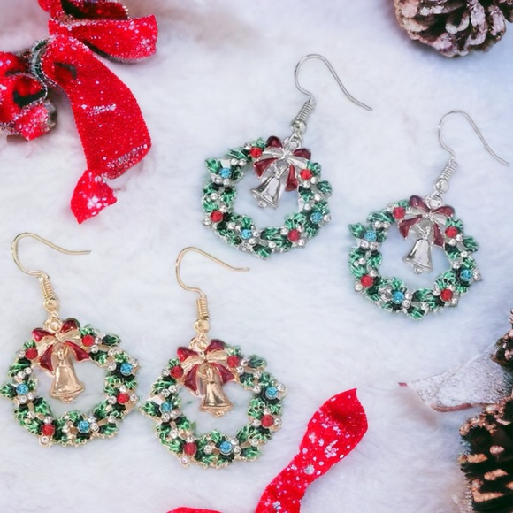 🌼 Christmas Earrings Wreath with Bell Charm Gold or Silver Tone - Picture 2 of 4